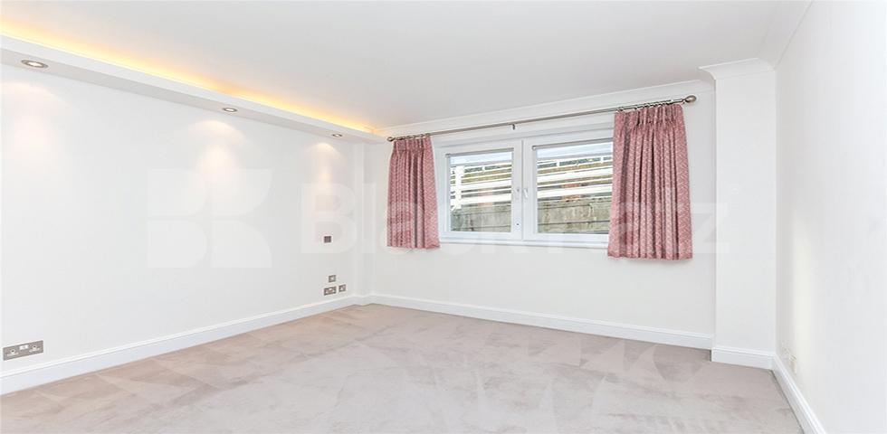 			2 BED 2 BATH WITH ACCESS TO POOL AND CAR PARK! , 2 Bedroom, 2 bath, 1 reception Flat			 Abbey Road, ST JOHNS WOOD