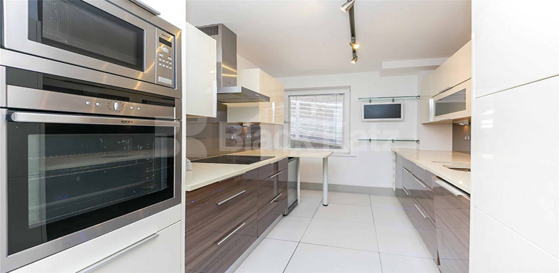 			2 BED 2 BATH WITH ACCESS TO POOL AND CAR PARK! , 2 Bedroom, 2 bath, 1 reception Flat			 Abbey Road, ST JOHNS WOOD