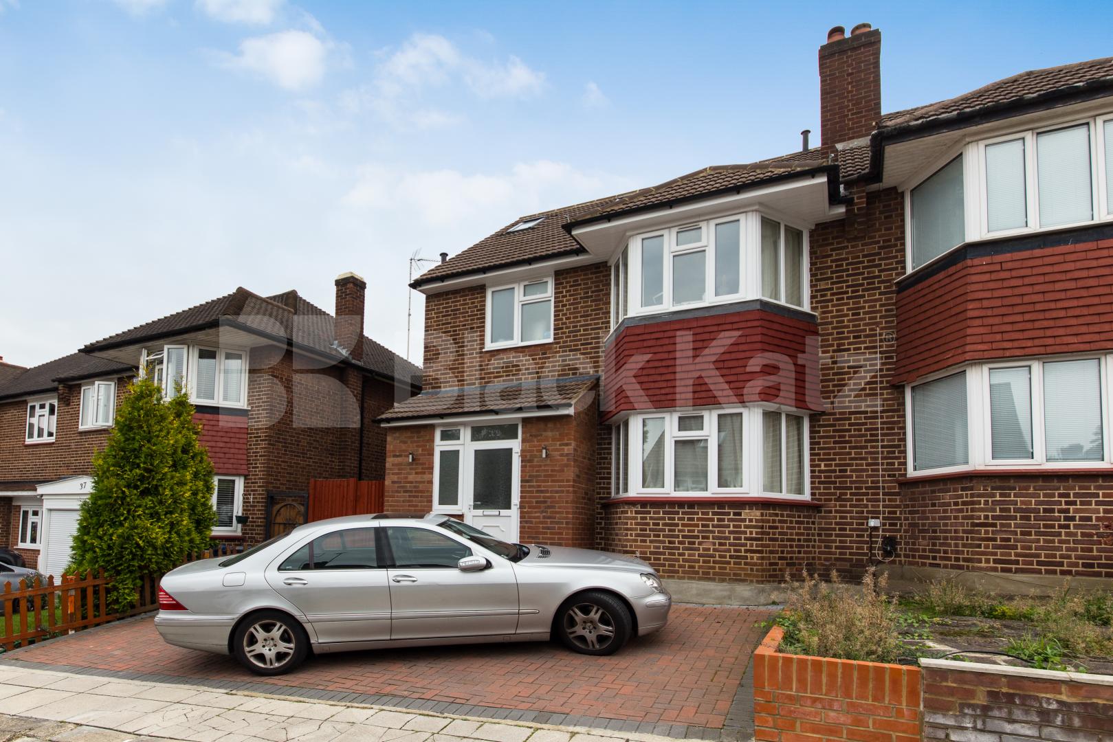 			NEW INSTRUCTION!, 4 Bedroom, 1 bath, 1 reception House			 Howcroft Crescent, West Finchley