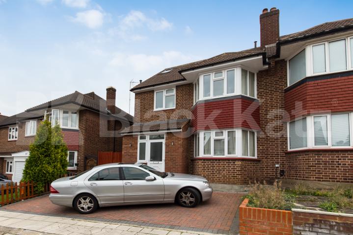 			NEW INSTRUCTION!, 4 Bedroom, 1 bath, 1 reception House			 Howcroft Crescent, West Finchley