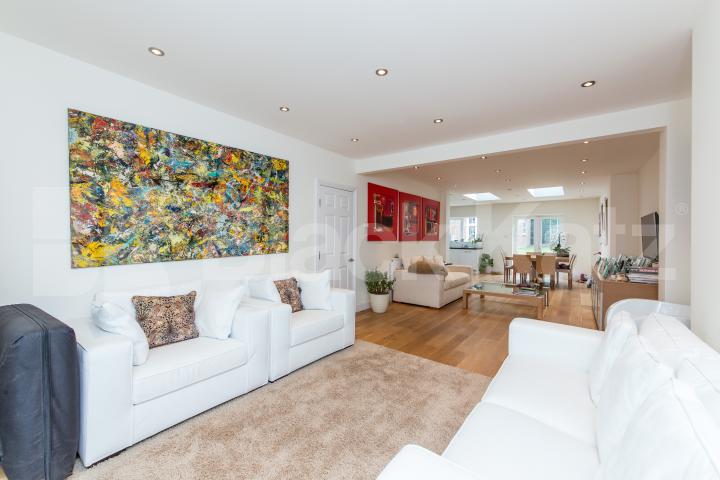 			NEW INSTRUCTION!, 4 Bedroom, 1 bath, 1 reception House			 Howcroft Crescent, West Finchley