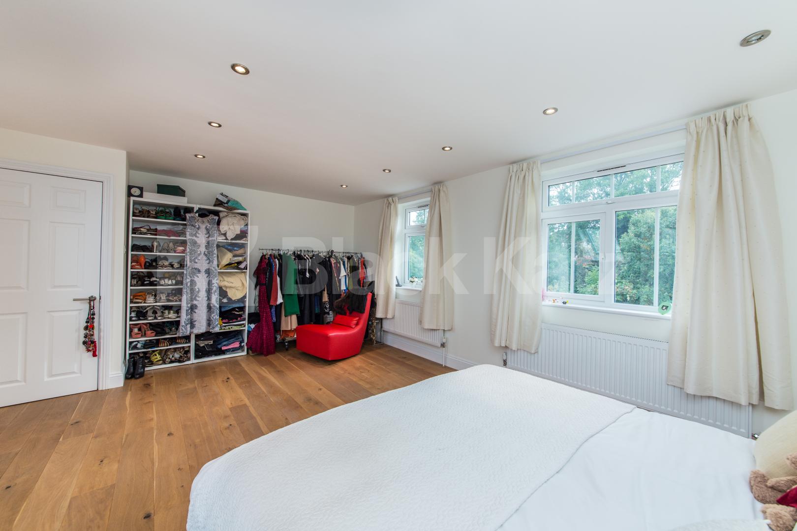 			NEW INSTRUCTION!, 4 Bedroom, 1 bath, 1 reception House			 Howcroft Crescent, West Finchley