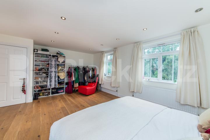 			NEW INSTRUCTION!, 4 Bedroom, 1 bath, 1 reception House			 Howcroft Crescent, West Finchley