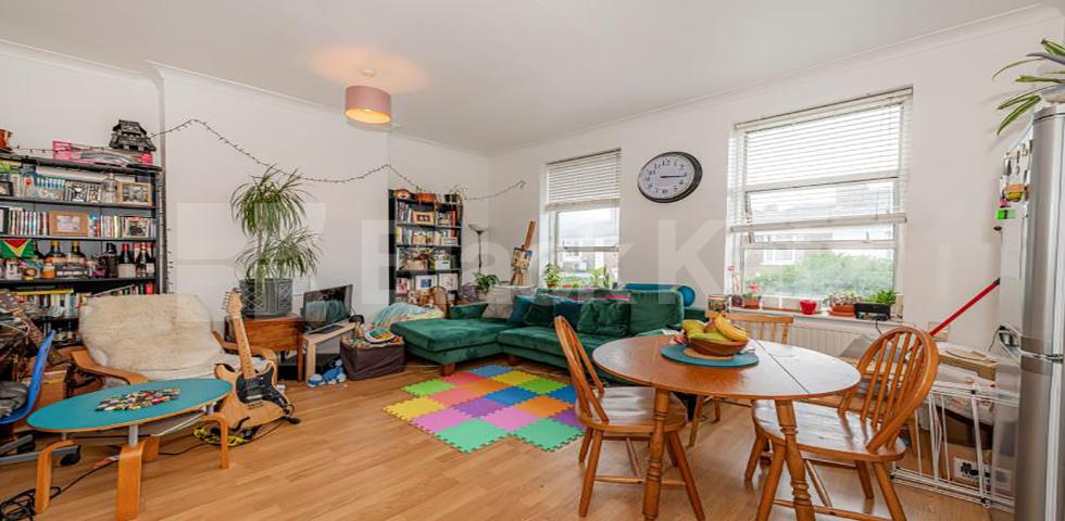 			NEW INSTRUCTION!, 2 Bedroom, 1 bath, 1 reception Flat			 Park Road, CROUCH END