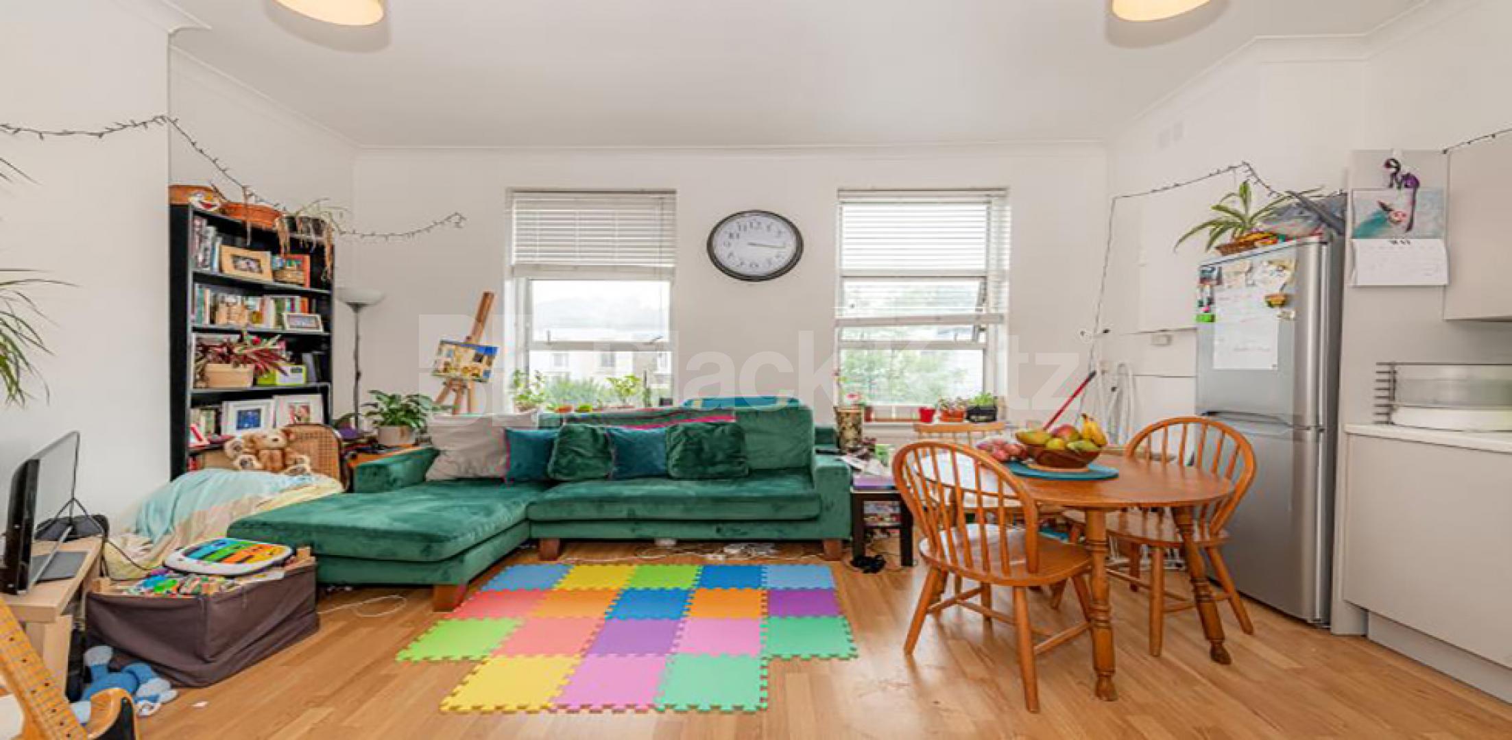 			NEW INSTRUCTION!, 2 Bedroom, 1 bath, 1 reception Flat			 Park Road, CROUCH END