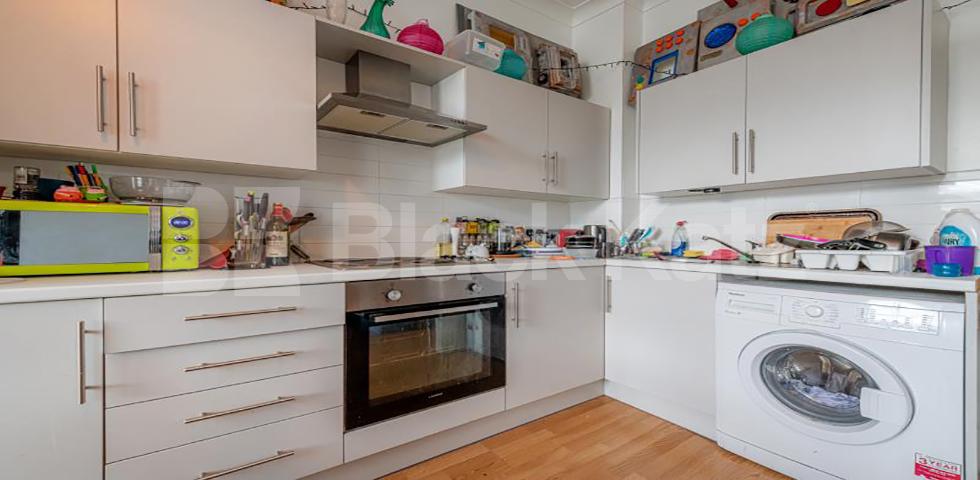 			NEW INSTRUCTION!, 2 Bedroom, 1 bath, 1 reception Flat			 Park Road, CROUCH END