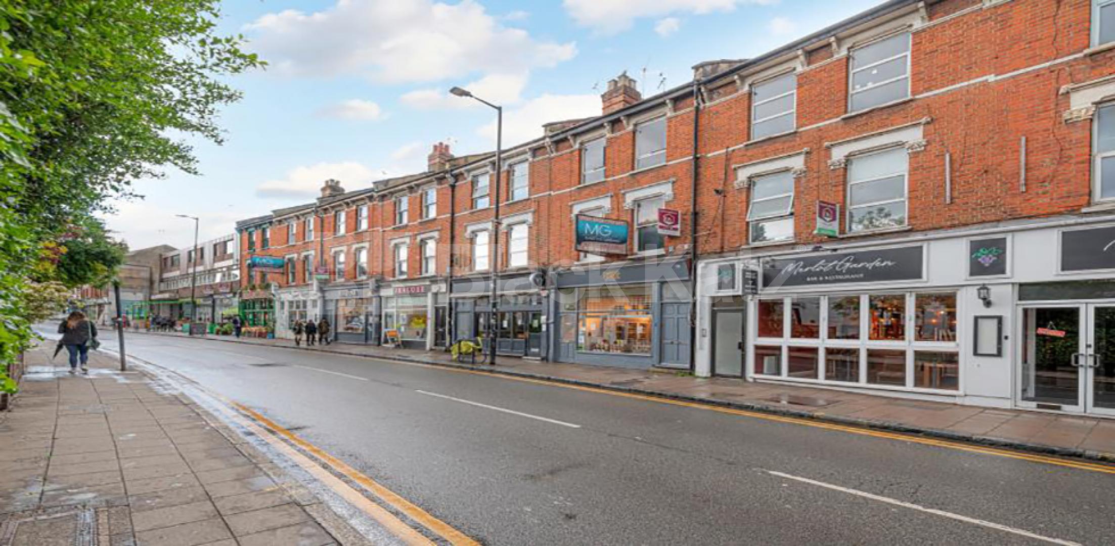 			NEW INSTRUCTION!, 2 Bedroom, 1 bath, 1 reception Flat			 Park Road, CROUCH END