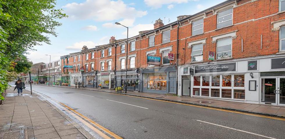 			NEW INSTRUCTION!, 2 Bedroom, 1 bath, 1 reception Flat			 Park Road, CROUCH END