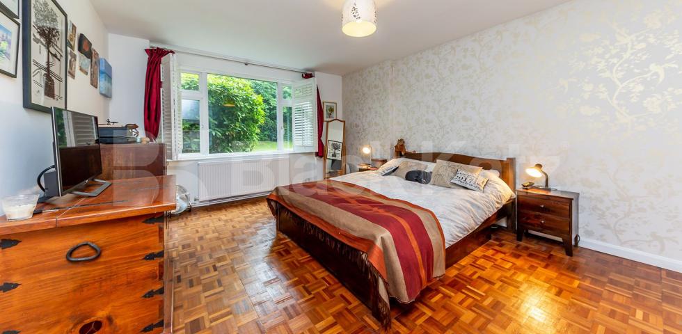 			New Instruction!, 1 Bedroom, 1 bath, 1 reception Ground Floor Flat			 Northern Heights, Crescent Road , Crouch End N8