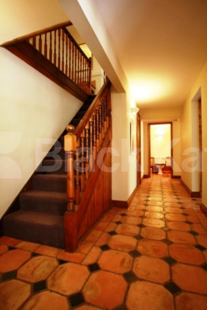 			UNIQUE FAMILY PROPERTY!, 4 Bedroom, 1 bath, 1 reception Flat			 Shepherds Hill, HIGHGATE