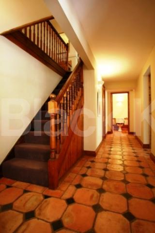 			UNIQUE FAMILY PROPERTY!, 4 Bedroom, 1 bath, 1 reception Flat			 Shepherds Hill, HIGHGATE