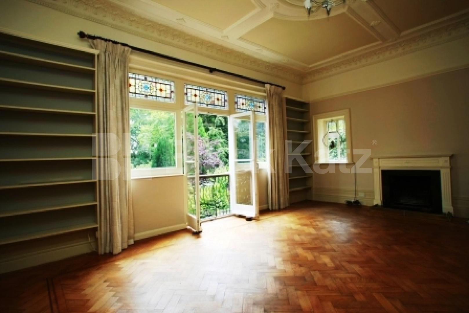 			UNIQUE FAMILY PROPERTY!, 4 Bedroom, 1 bath, 1 reception Flat			 Shepherds Hill, HIGHGATE