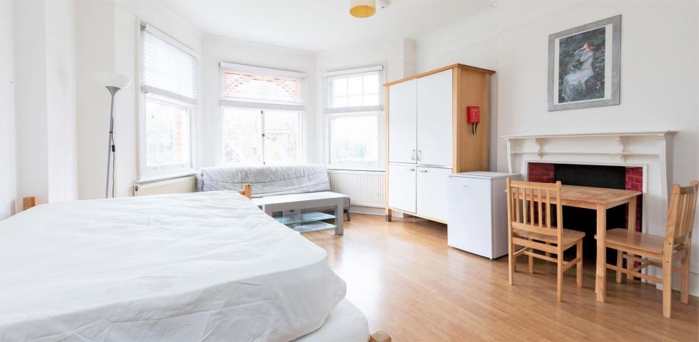 			Studio Apartment, 1 bath, 1 reception Apartment			 Exeter Road , KILBURN