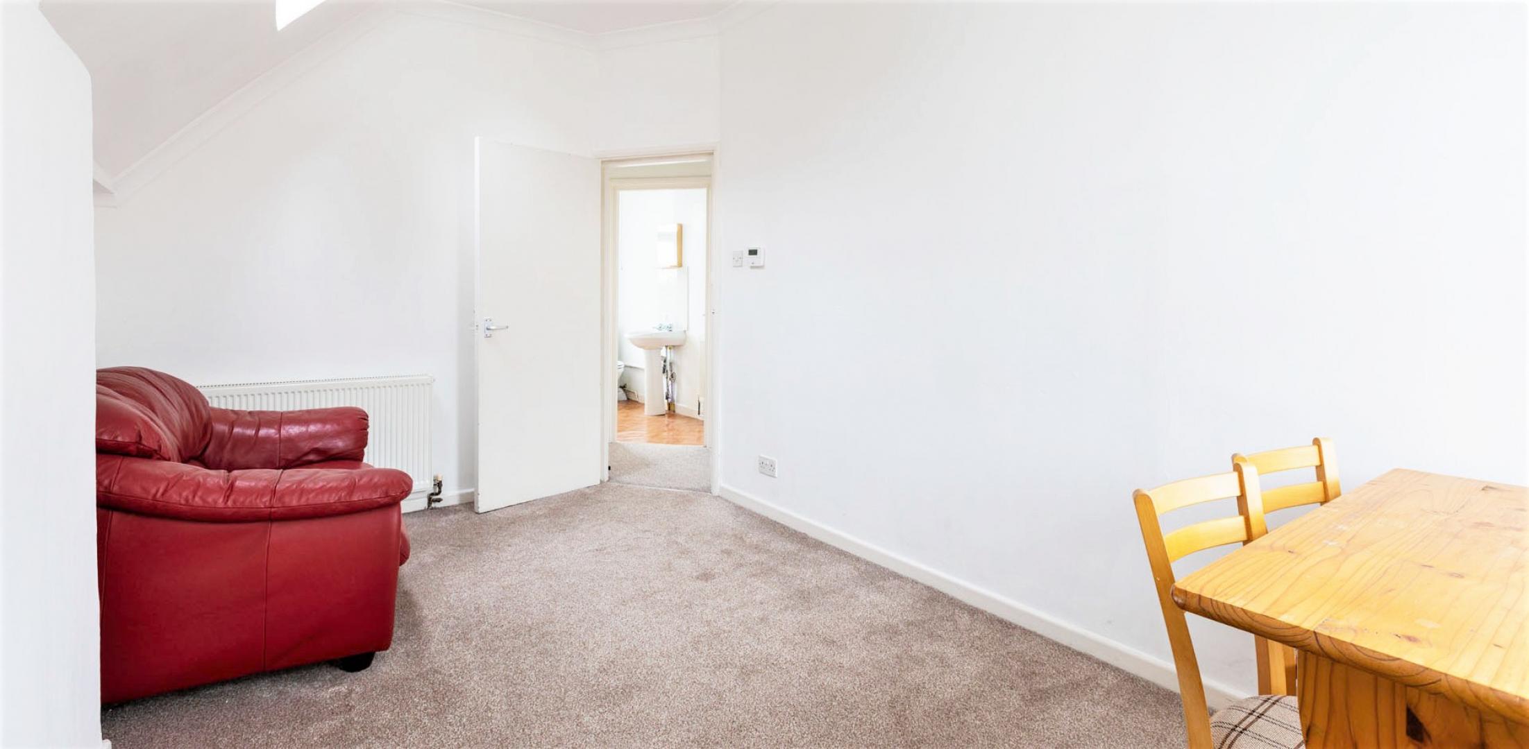 			1 Bedroom, 1 bath, 1 reception Apartment			 Victoria Road, QUEENS PARK