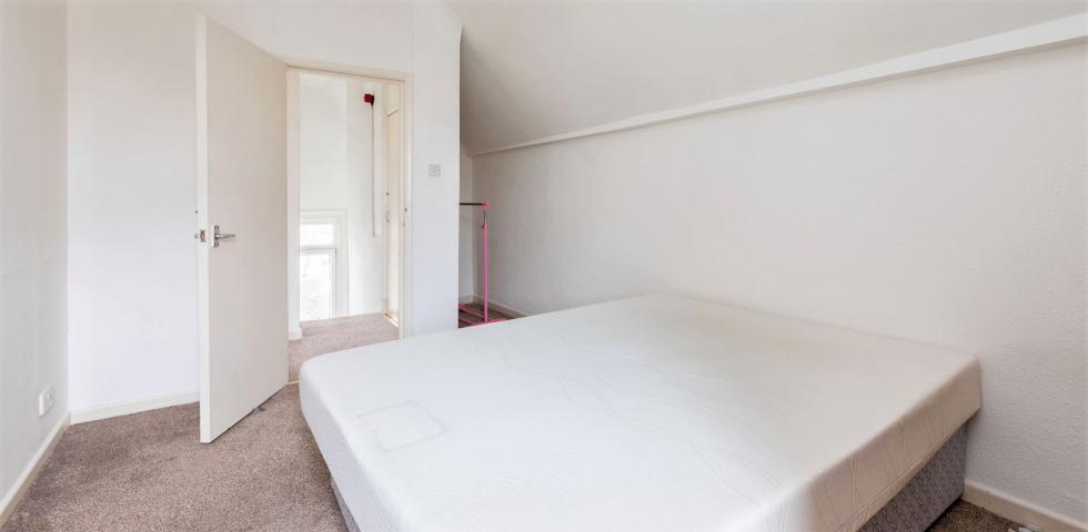 			1 Bedroom, 1 bath, 1 reception Apartment			 Victoria Road, QUEENS PARK