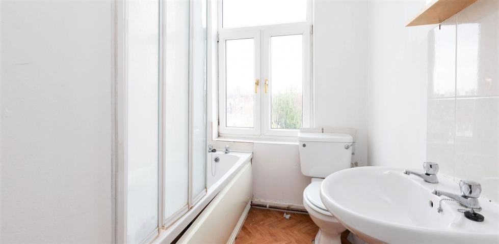 			1 Bedroom, 1 bath, 1 reception Apartment			 Victoria Road, QUEENS PARK