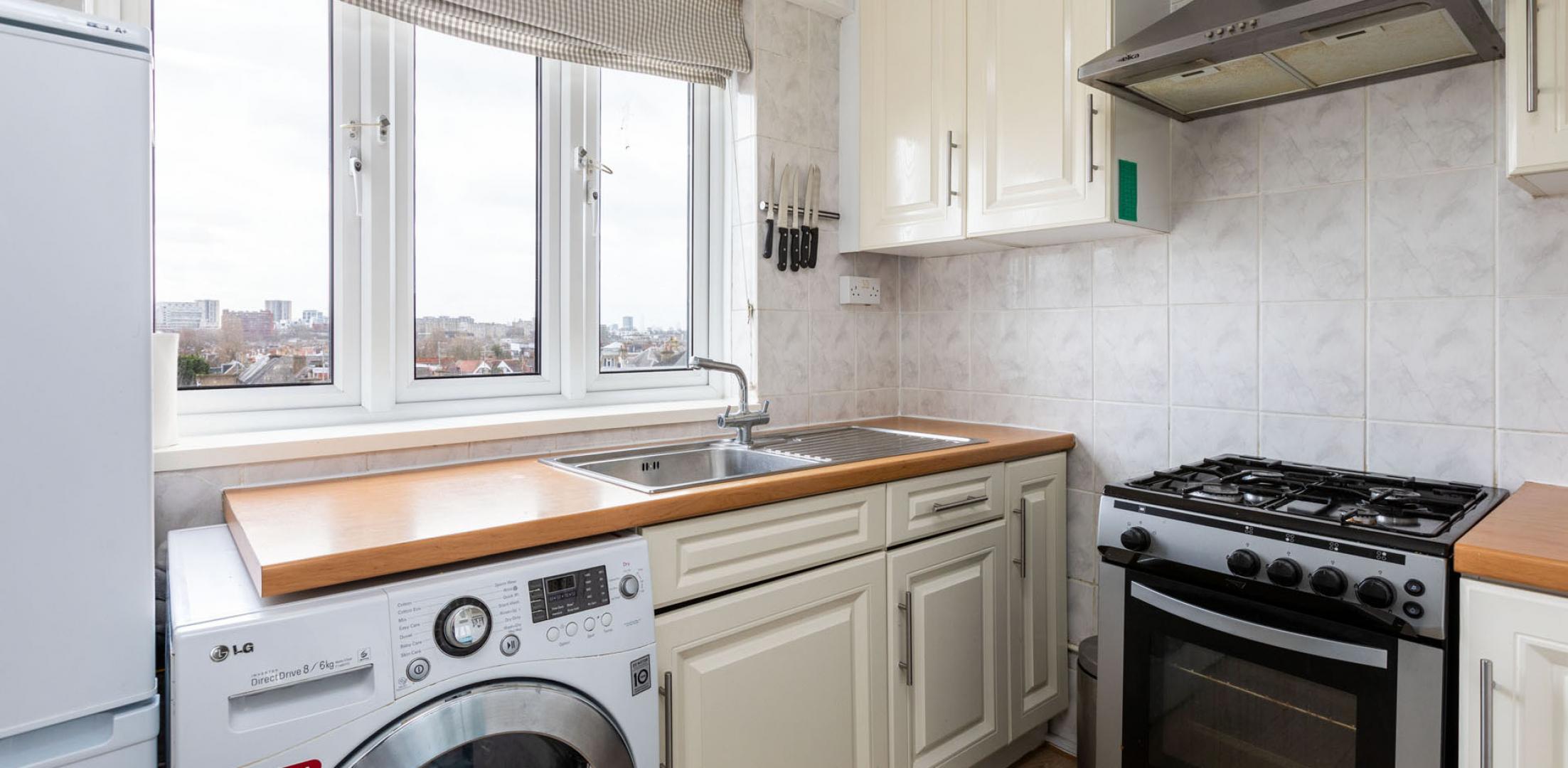 			2 Bedroom, 1 bath, 1 reception Flat			 West End Lane, WEST HAMPSTEAD