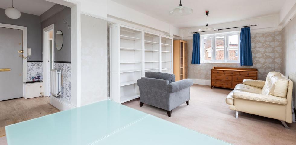 			2 Bedroom, 1 bath, 1 reception Flat			 West End Lane, WEST HAMPSTEAD