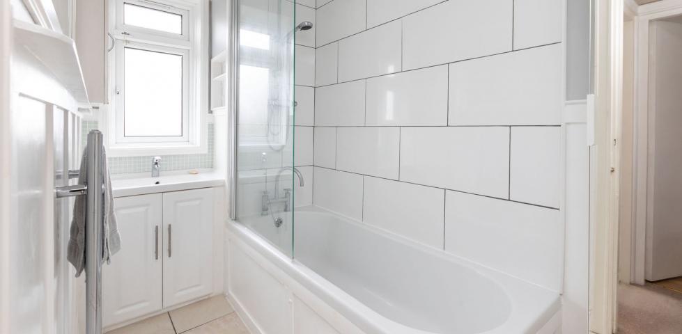 			2 Bedroom, 1 bath, 1 reception Flat			 West End Lane, WEST HAMPSTEAD