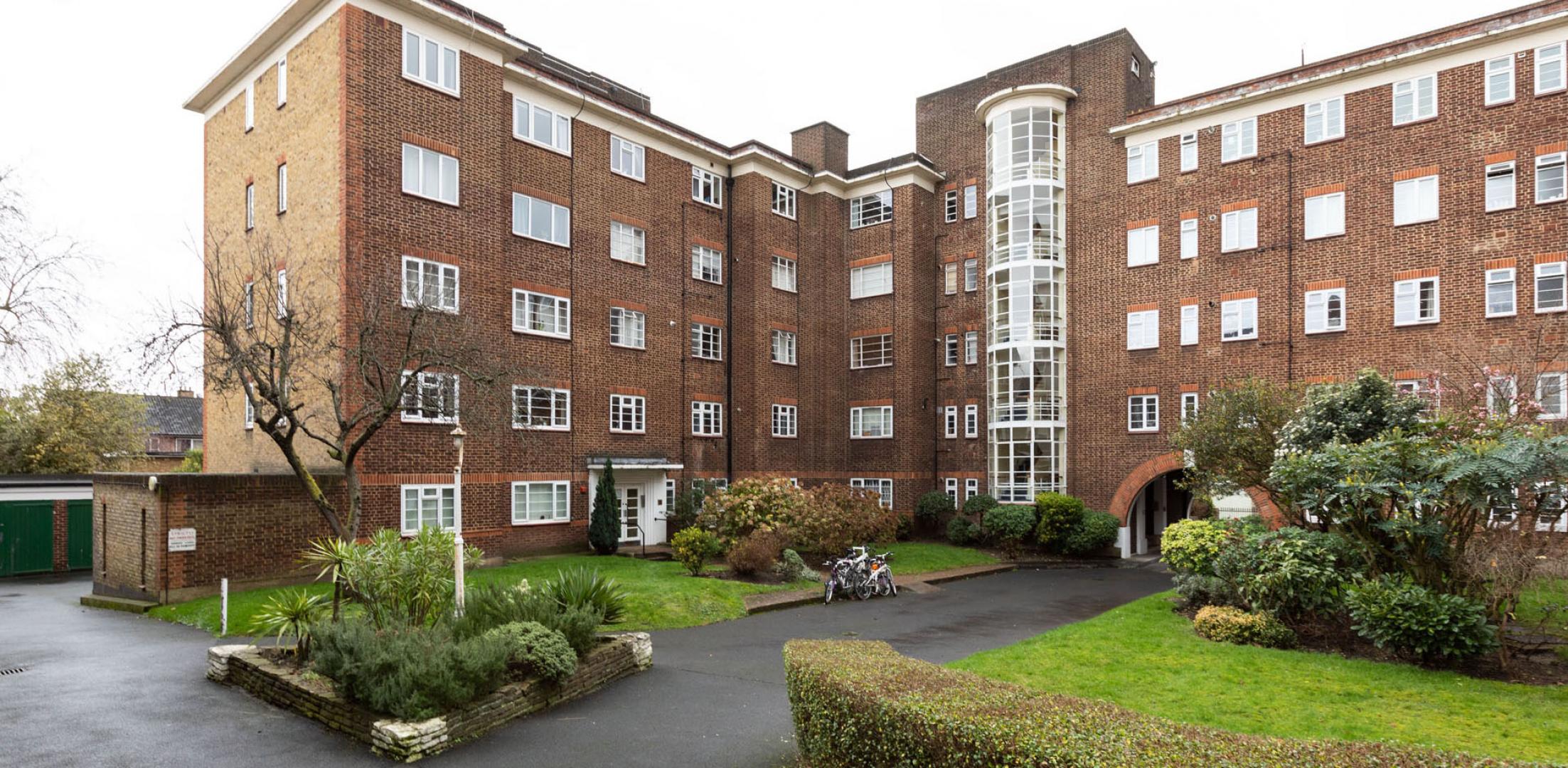 			2 Bedroom, 1 bath, 1 reception Flat			 West End Lane, WEST HAMPSTEAD
