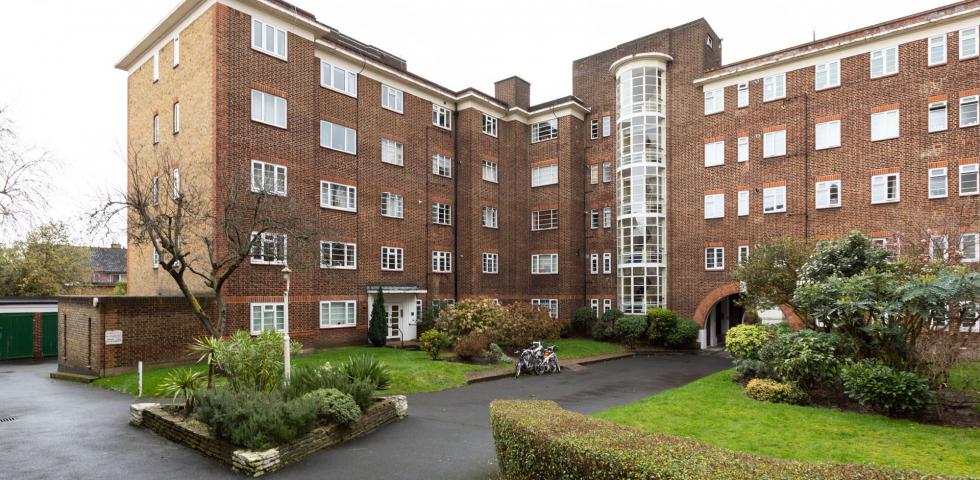 			2 Bedroom, 1 bath, 1 reception Flat			 West End Lane, WEST HAMPSTEAD