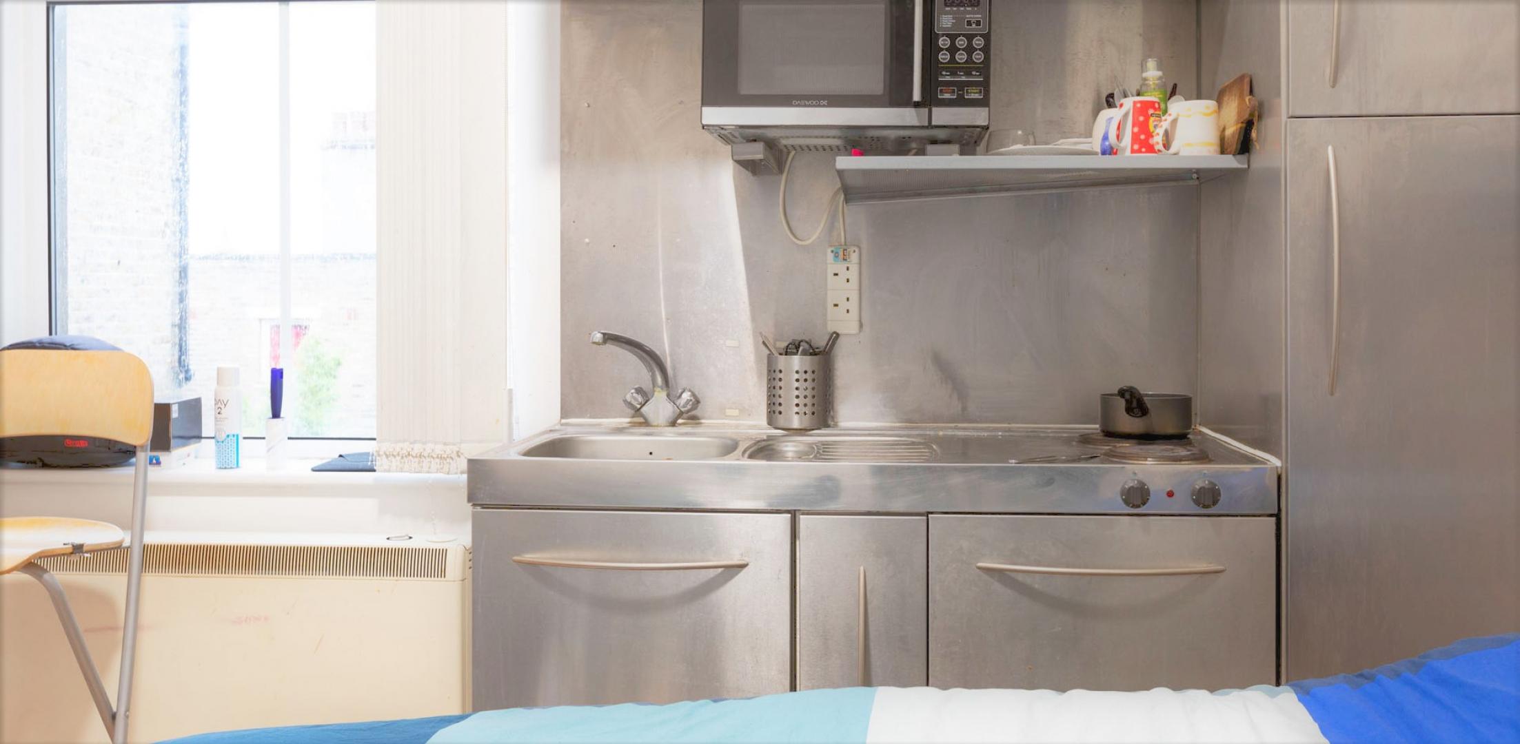 			WATER INCLUDED, Studio Apartment, 1 bath, 1 reception Flat			 West End Lane, WEST HAMPSTEAD