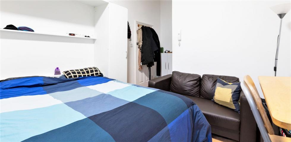 			WATER INCLUDED, Studio Apartment, 1 bath, 1 reception Flat			 West End Lane, WEST HAMPSTEAD