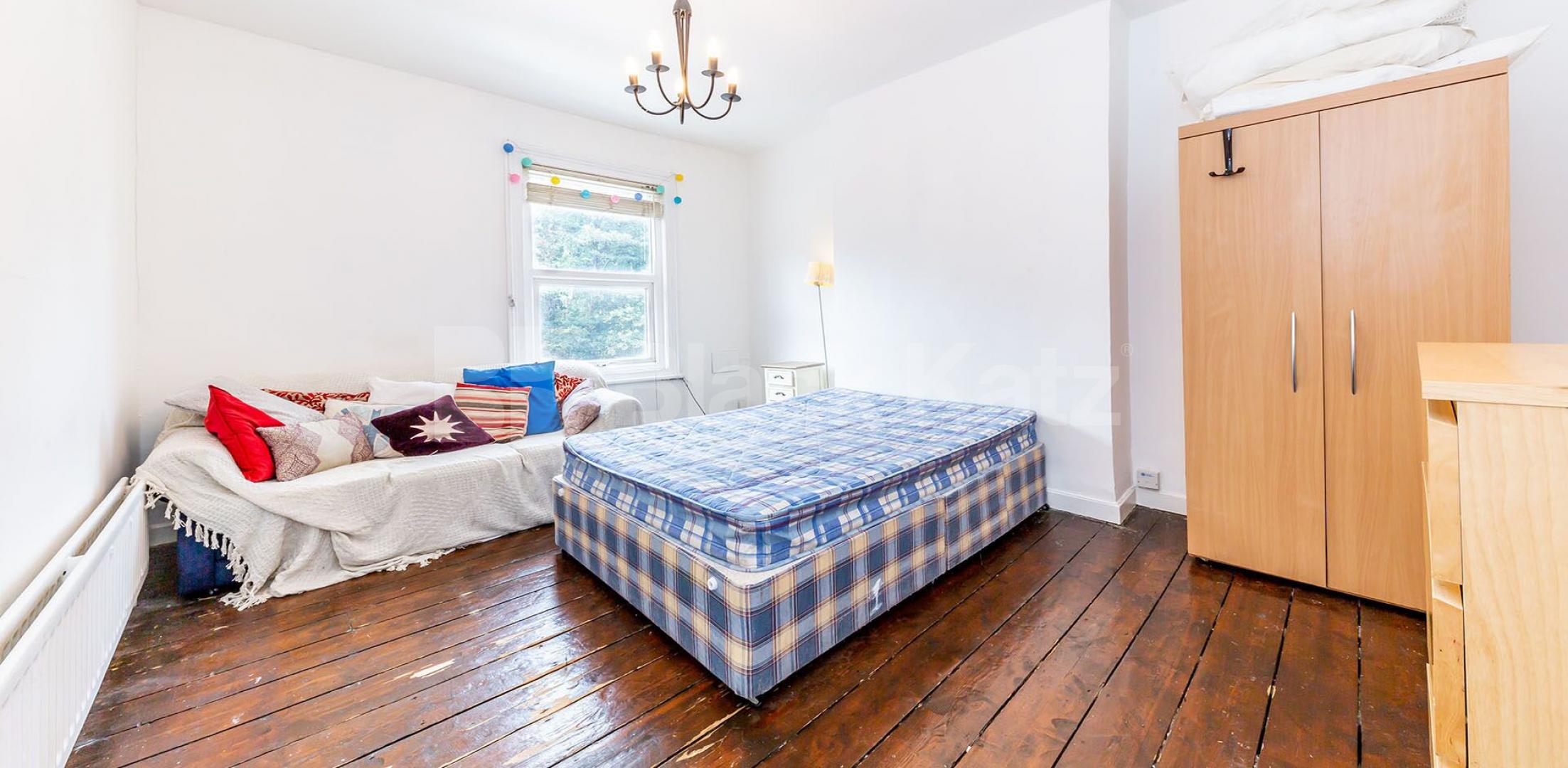 			3 Bedroom, 1 bath, 1 reception Flat			 Archway Road, Highgate / Archway