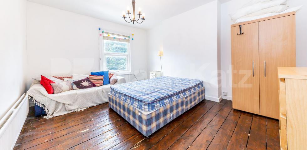 			3 Bedroom, 1 bath, 1 reception Flat			 Archway Road, Highgate / Archway