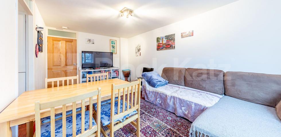 			Fantastic One Bed With OSP !, 1 Bedroom, 1 bath, 1 reception Flat			 Cambridge Gardens, MUSWELL HILL