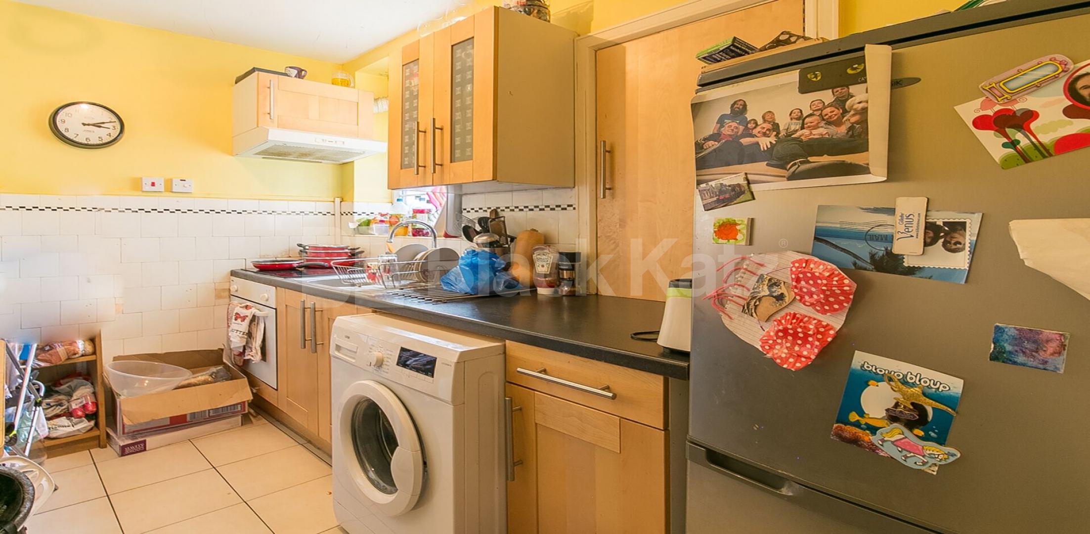 			2 Bedroom, 1 bath, 1 reception Flat			 Barrington Court, MUSWELL HILL