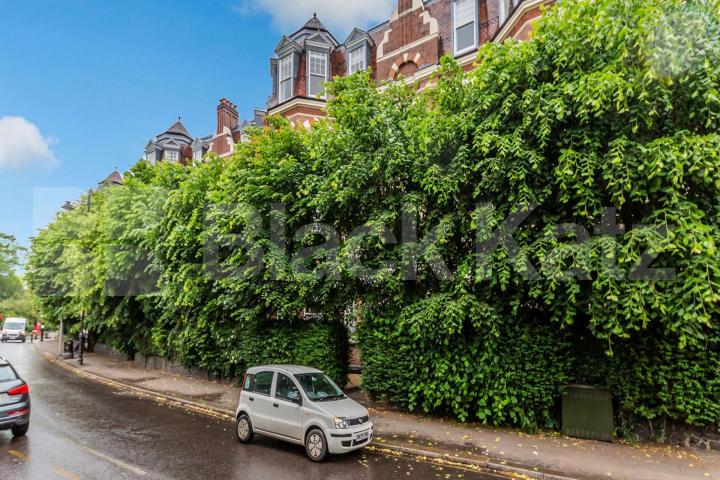 Located within a mansion block close to Highgate Village Hornsey Lane, Highgate