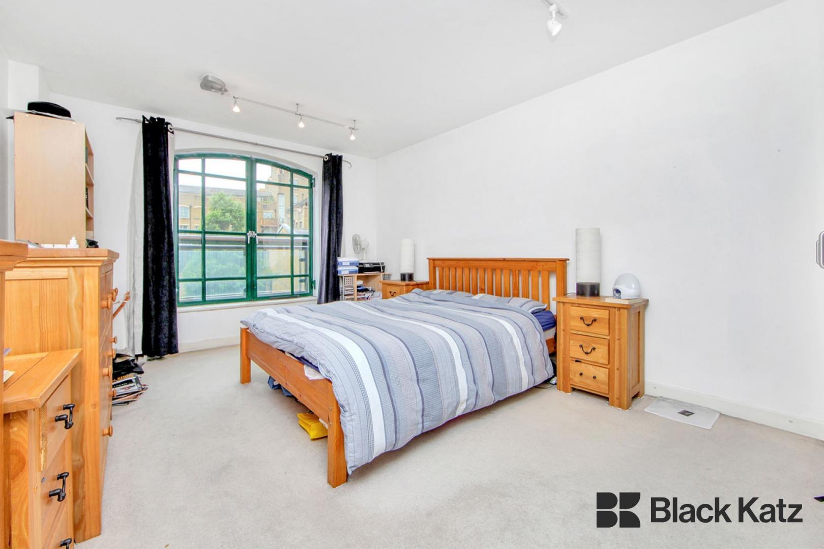 two bedroom warehouse apartment in Shad Thames Butlers & Colonial Wharf, Shad Thames