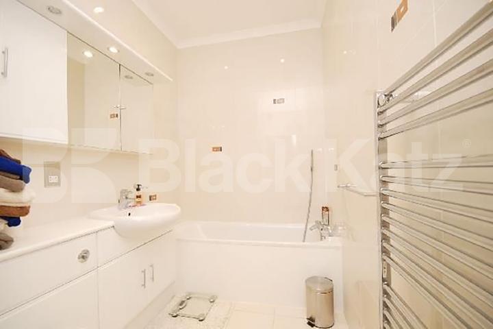 Spacious two bedrooom two bathroom set in a period conversion  Belsize Park Gardens, Belsize Park