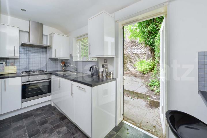 			1 Bedroom, 1 bath, 1 reception Flat			 Agar Grove, Camden Square