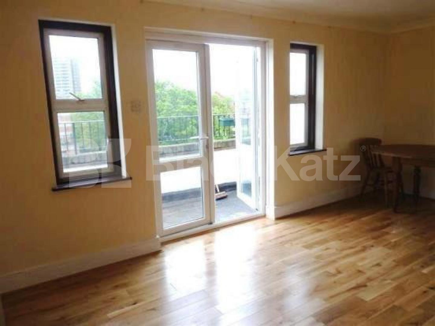 			NEW INSTRUCTION! 3BED 2 BATH!, 3 Bedroom, 1 bath, 1 reception Flat			 Royal College Street, CAMDEN