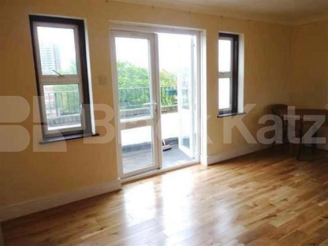 			NEW INSTRUCTION! 3BED 2 BATH!, 3 Bedroom, 1 bath, 1 reception Flat			 Royal College Street, CAMDEN