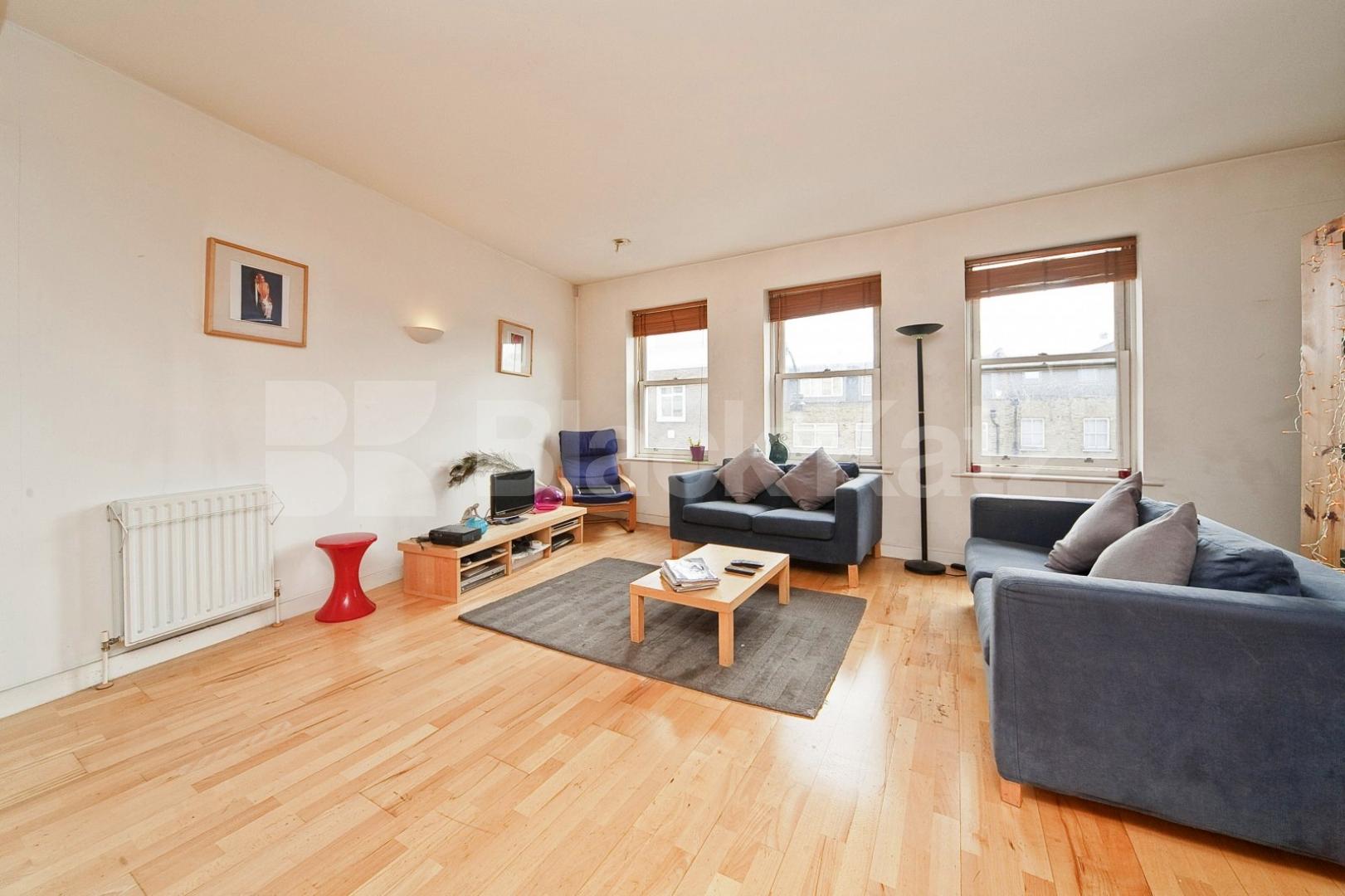 			LARGE 3 BED / 2 BATH!, 3 Bedroom, 1 bath, 1 reception Flat			 Grafton Yard, KENTISH TOWN