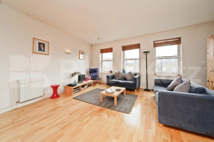 			LARGE 3 BED / 2 BATH!, 3 Bedroom, 1 bath, 1 reception Flat			 Grafton Yard, KENTISH TOWN