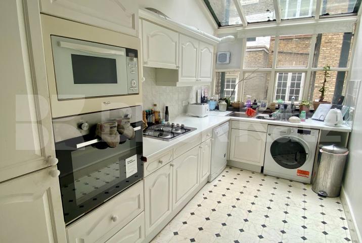 Stunning bright and airy apartment marrying period charm with modern living Alderney Street, Pimlico 