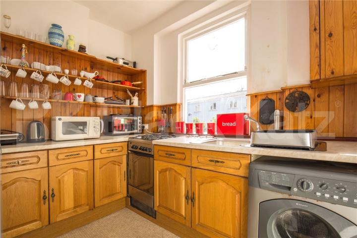 			NEW INSTRUCTION!, 2 Bedroom, 1 bath, 1 reception Flat			 Axminster Road, HOLLOWAY