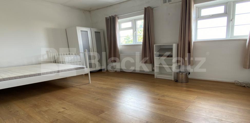 			NEW INSTRUCTION , 2 Bedroom, 1 bath, 1 reception Apartment			 Hendre road, Elephant and Castle 