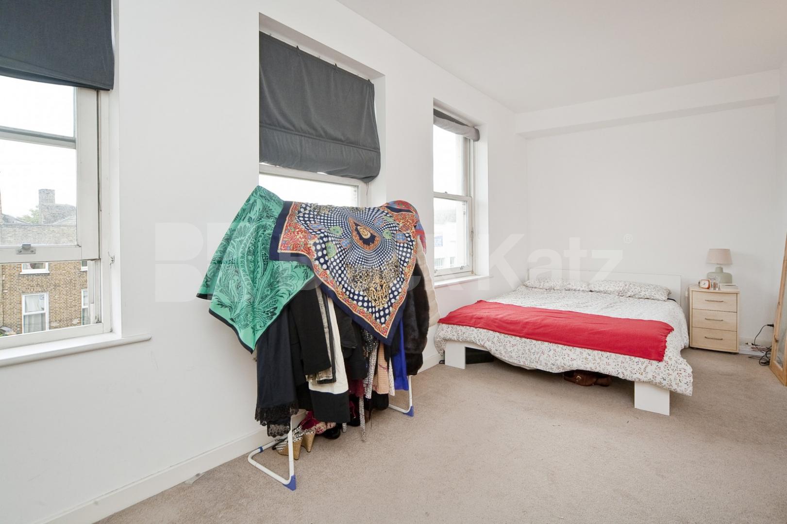 			LARGE 3 BED / 2 BATH!, 3 Bedroom, 1 bath, 1 reception Flat			 Grafton Yard, KENTISH TOWN
