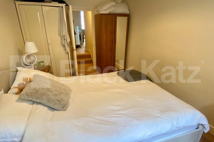 Stunning bright and airy apartment marrying period charm with modern living Alderney Street, Pimlico 