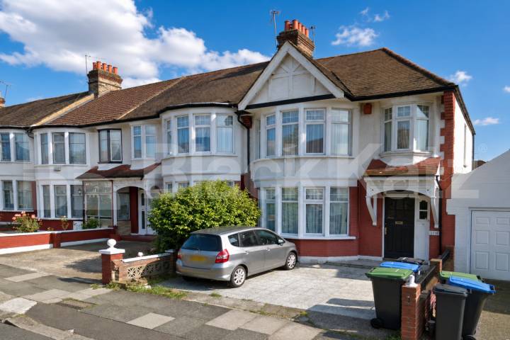 Newly Refurbished Five Bedroom House with Large Garden & Off-Street Berkshire Gardens, Bounds Green