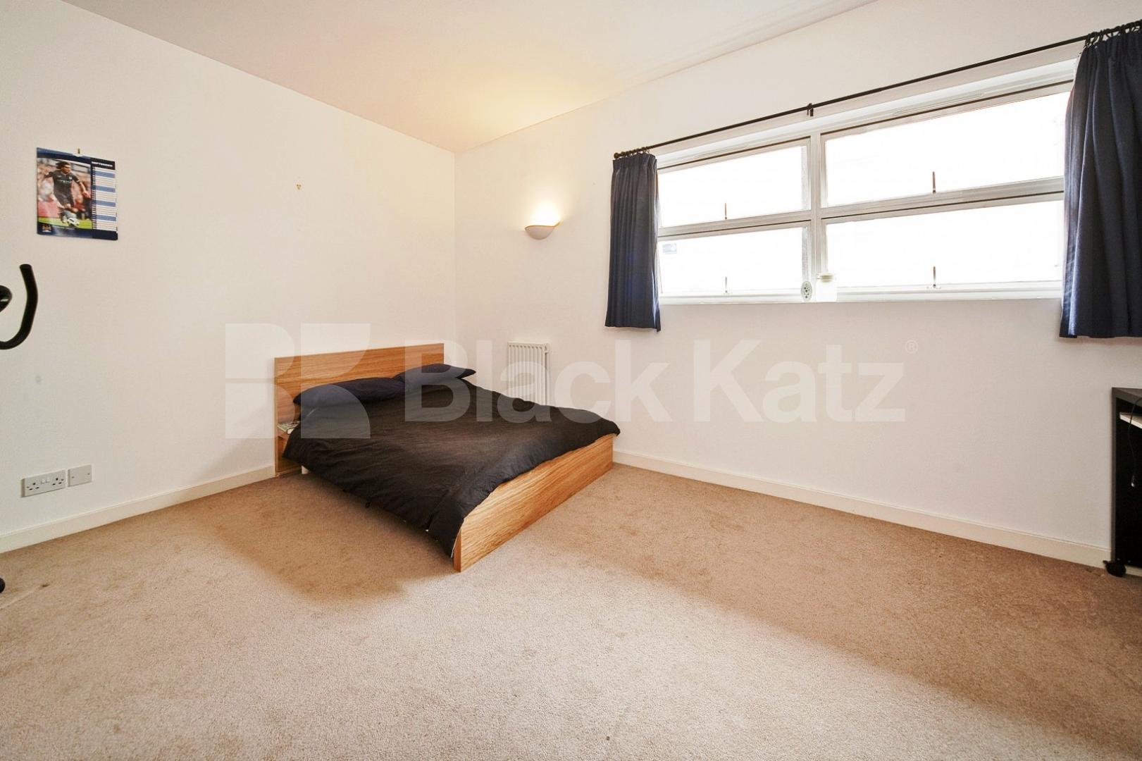 			LARGE 3 BED / 2 BATH!, 3 Bedroom, 1 bath, 1 reception Flat			 Grafton Yard, KENTISH TOWN