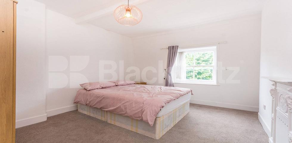 			NEW INSTRUCTION!, 2 Bedroom, 1 bath, 1 reception Flat			 Gilbert Street, Bond Street