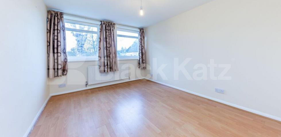 			2 Bedroom, 1 bath, 1 reception Apartment			 Crouch End Hill, Crouch End