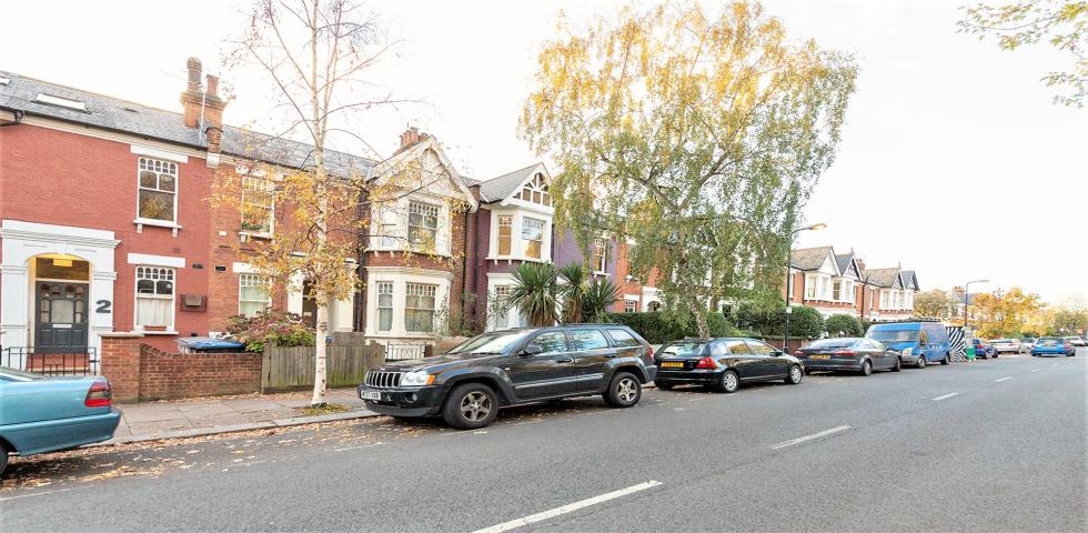 Wonderful Modern Queens Park Apartment Milman Road, Queens Park NW6