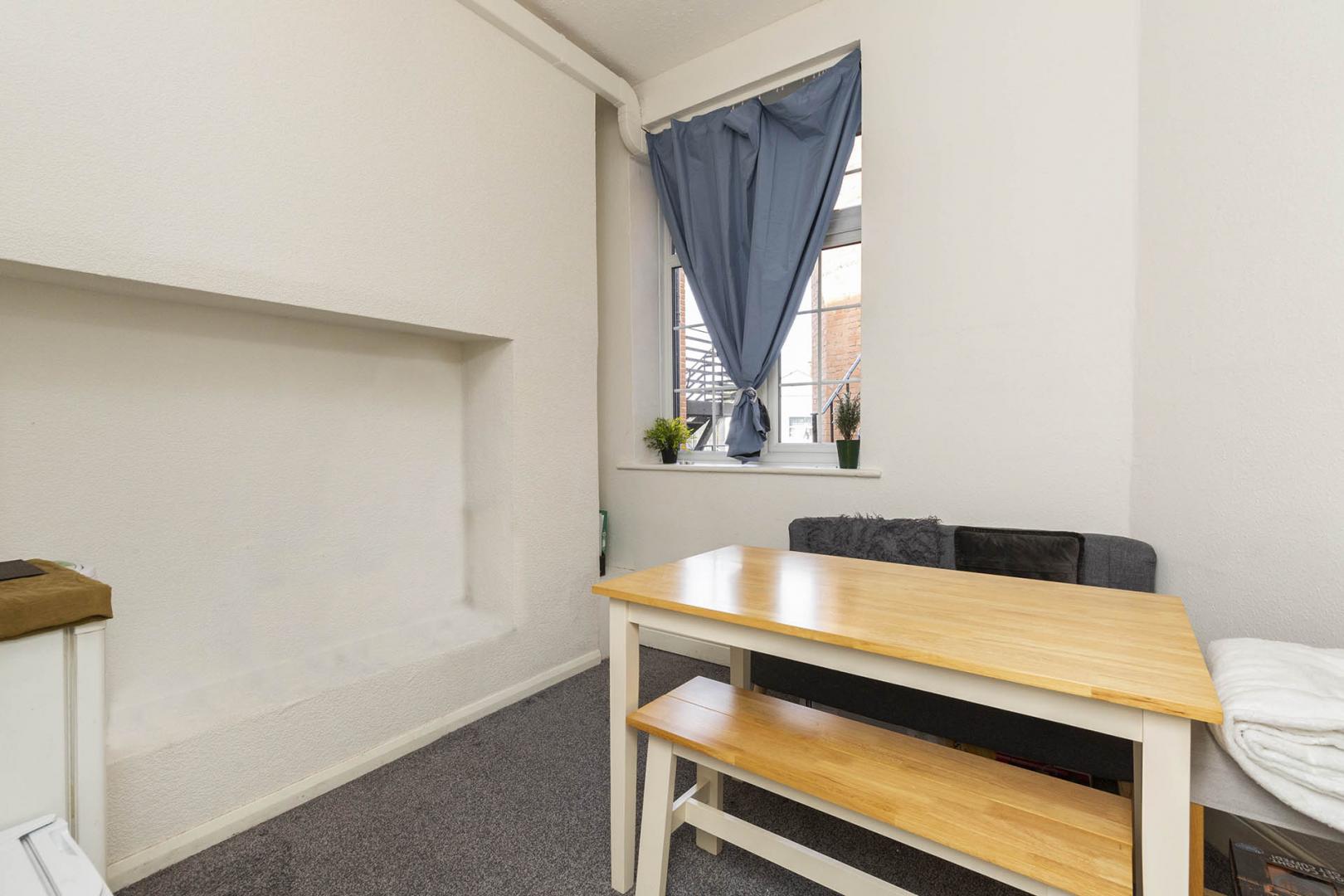 			3 Bedroom, 3 bath, 1 reception Flat			 Parade Mansions, Watford Way, Hendon